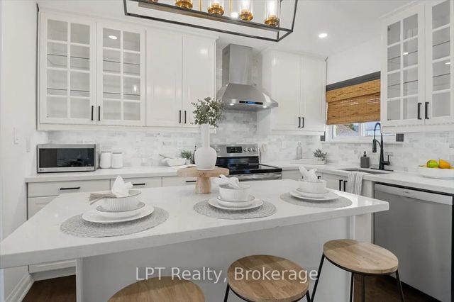 667 Wickens Avenue, Burlington