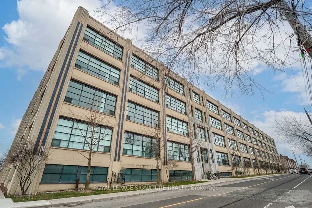 1001 Roselawn Avenue 201, Toronto W04