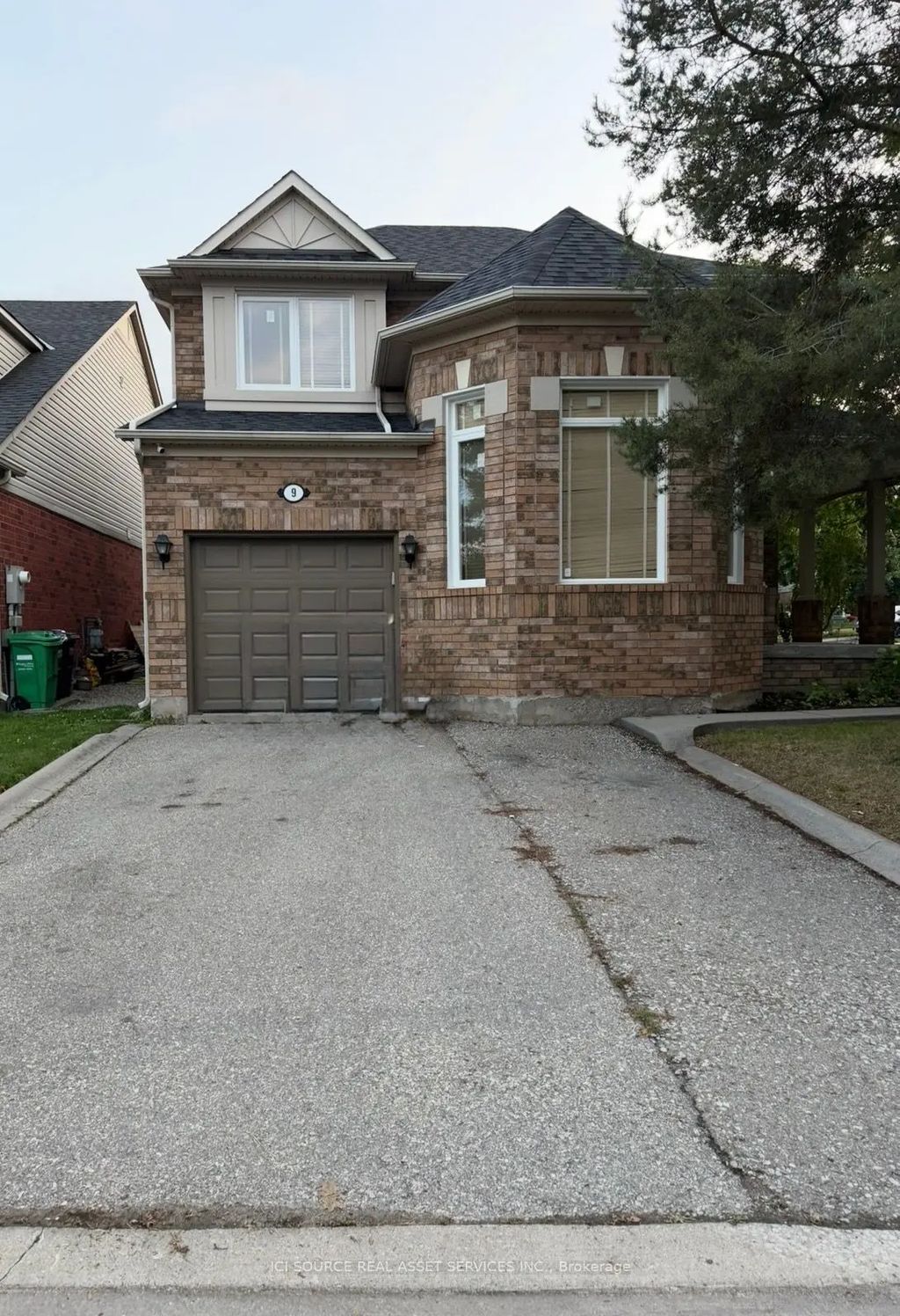 9 Unsworth Street, Brampton