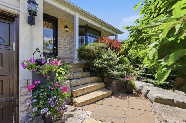 2580 Homelands Drive, Mississauga