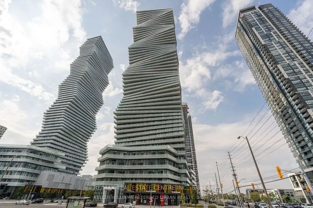 3900 Confederation Parkway 5701, Mississauga