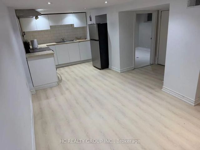 25 Beechwood Avenue Lower, Toronto W03