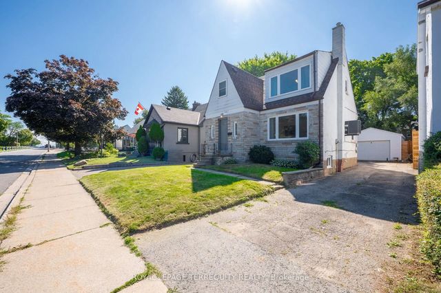2307 Lawrence Avenue W, Toronto W09