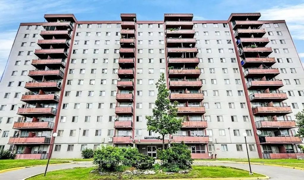 50 Lotherton Pathway 1111, Toronto W04