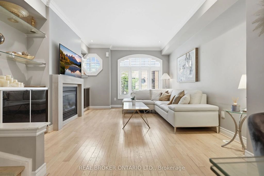 39 Lobo Mews N/a, Toronto W08