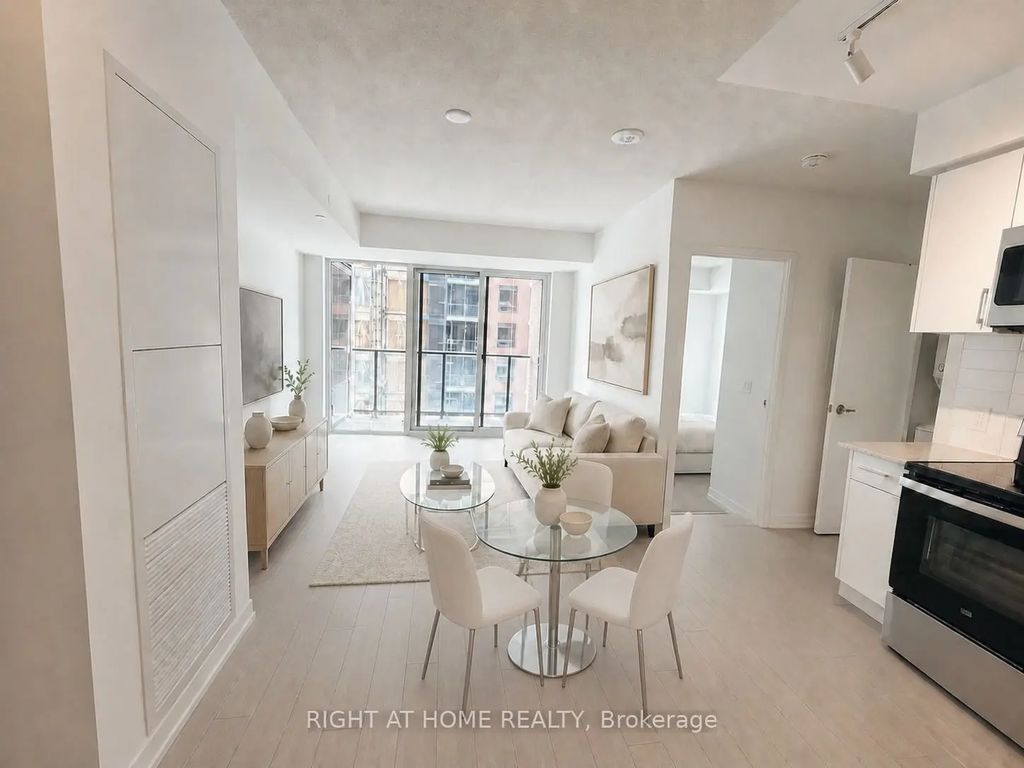4010 Eglinton Avenue W 1522, Toronto W09