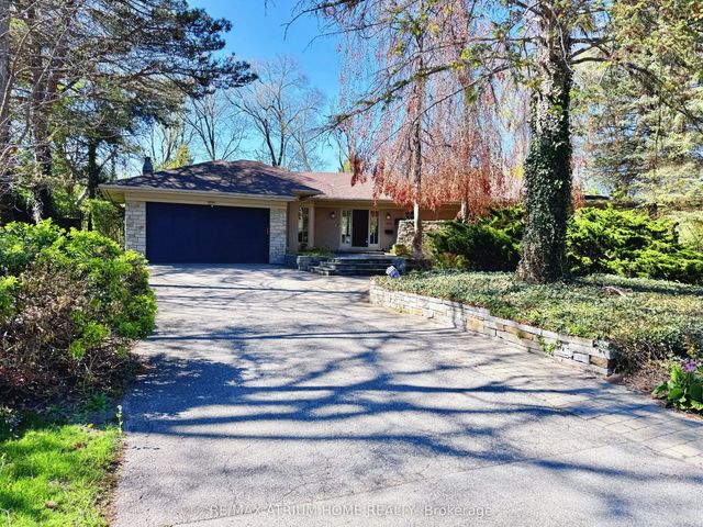 223 Trelawn Avenue, Oakville