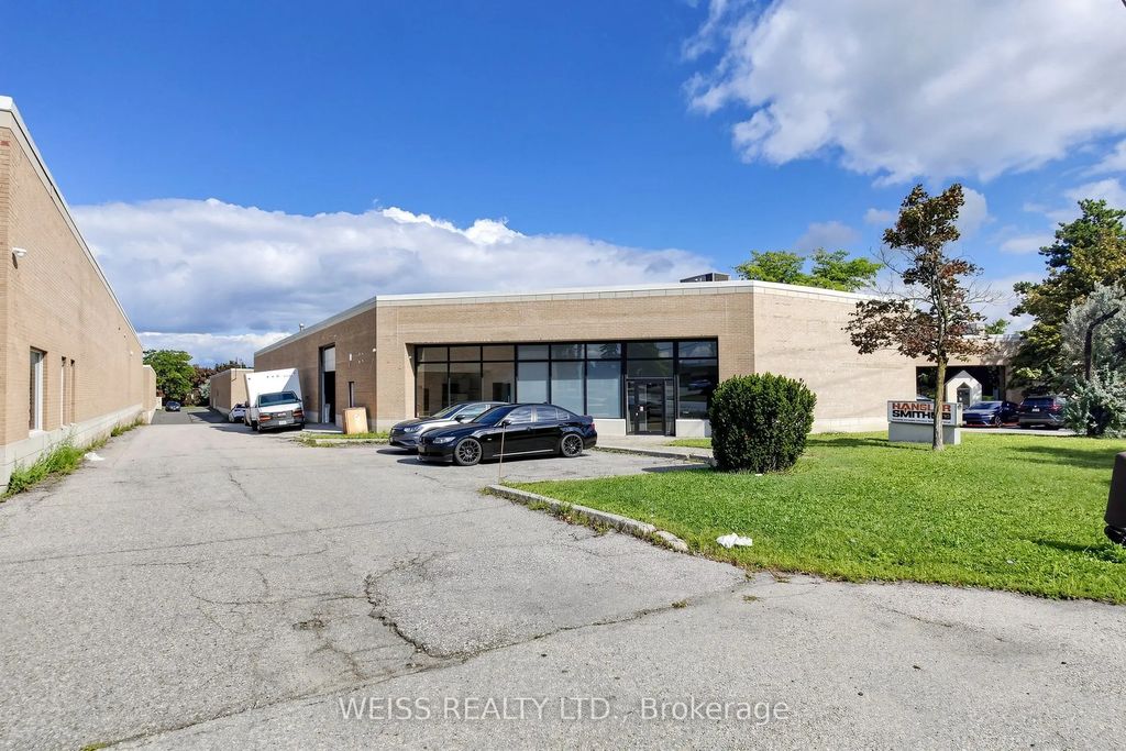 1581 Courtneypark Drive E, Mississauga