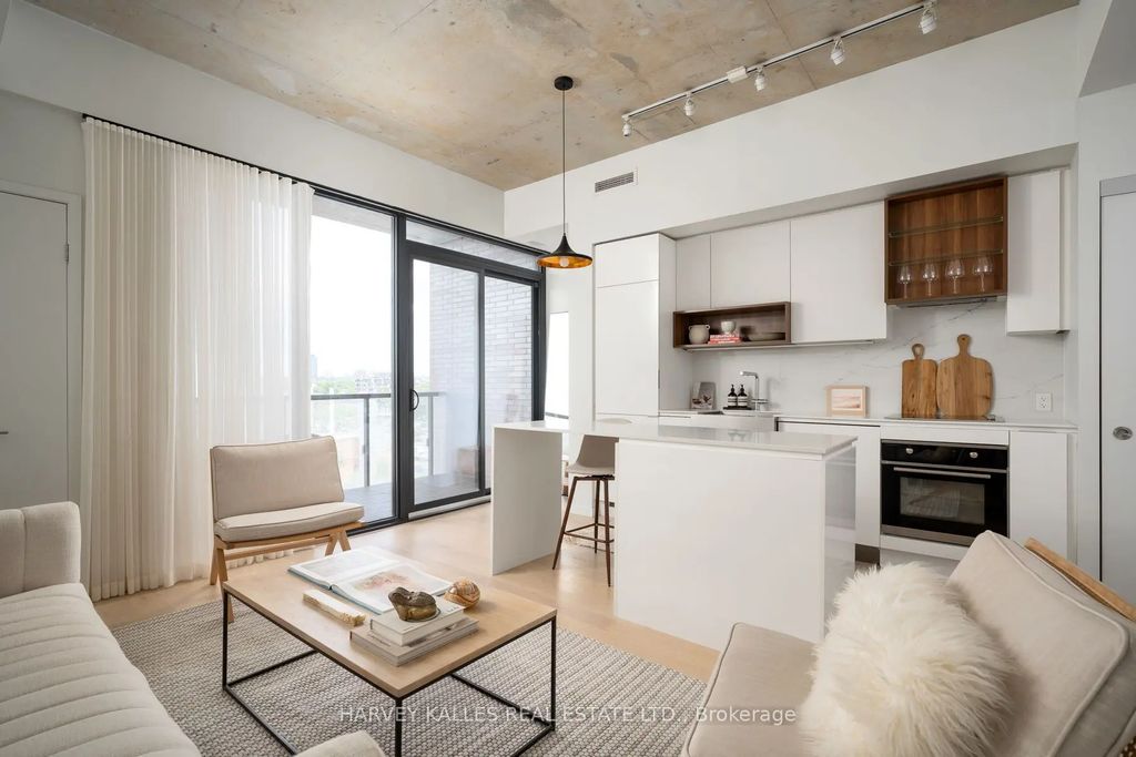 383 Sorauren Avenue 809, Toronto W01