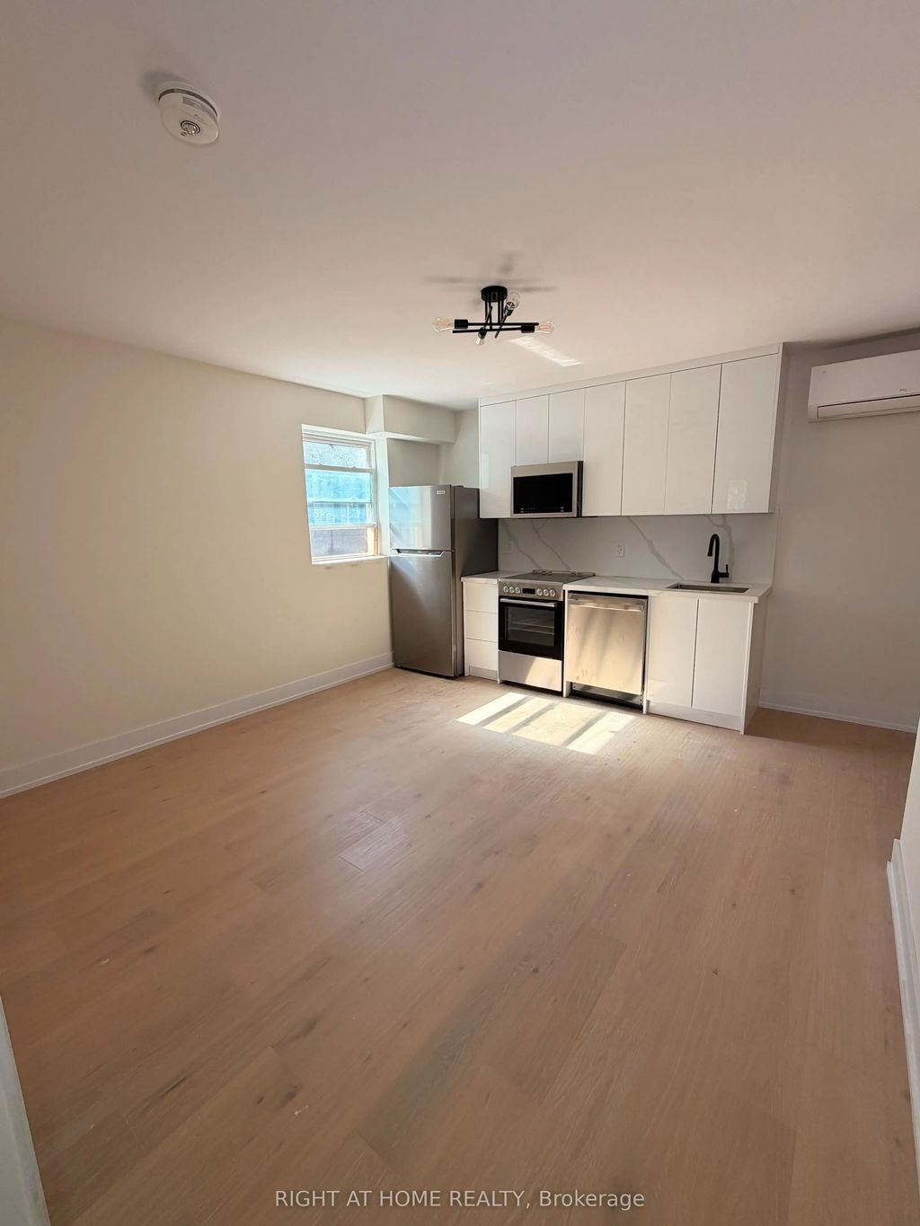 3384 Lake Shore Boulevard W 201, Toronto W06