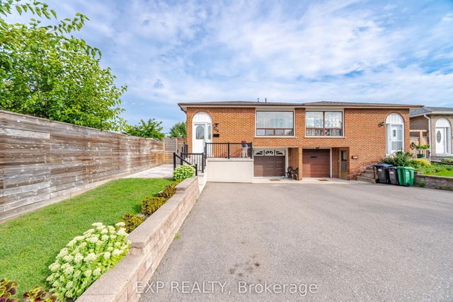 106 Hanson Road, Mississauga