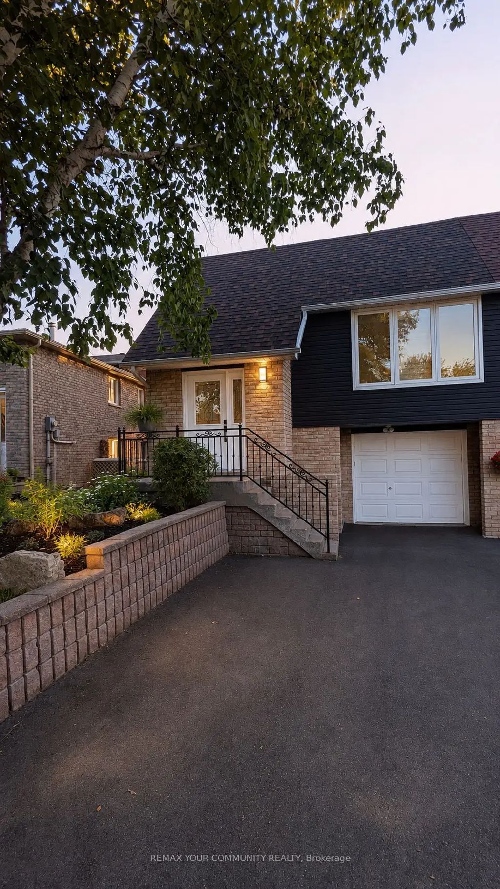 2508 Cobbinshaw Circle, Mississauga