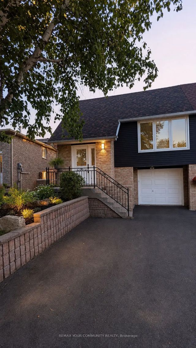 2508 Cobbinshaw Circle, Mississauga