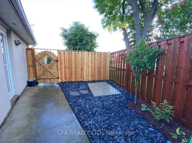 9 Melville Crescent #lower, Brampton