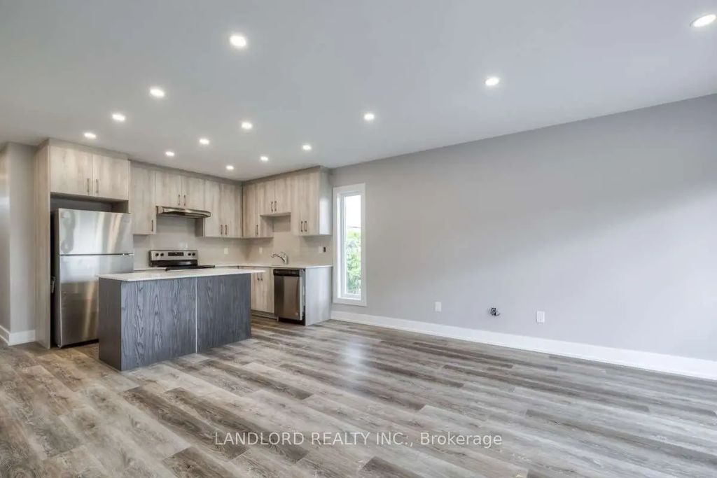 53 Rockcliffe Boulevard 3, Toronto W03