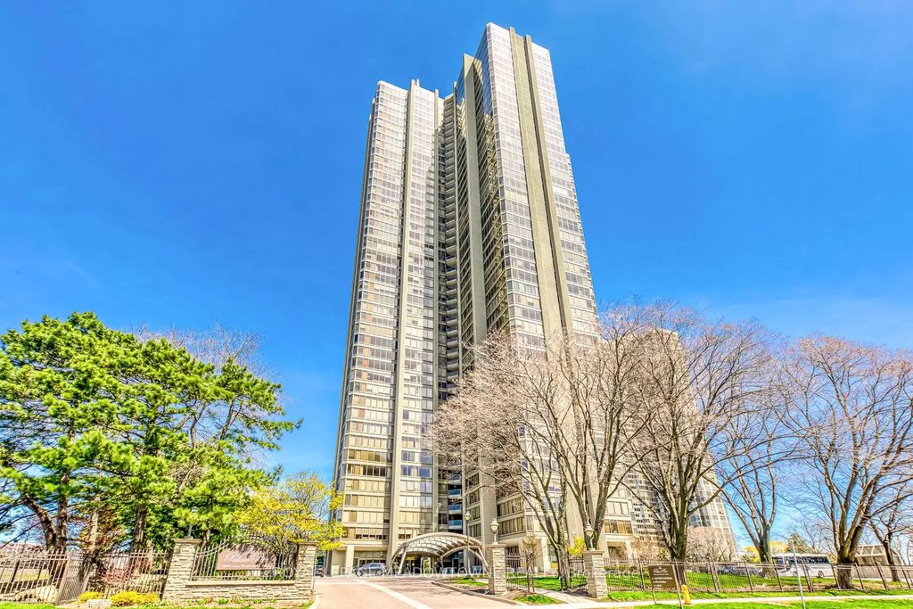 2045 Lakeshore Boulevard W 2011, Toronto W06
