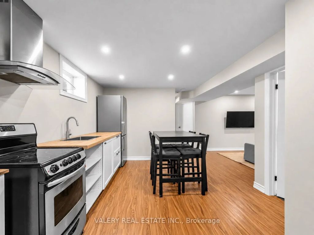 12 Arkley Crescent Lower #2, Toronto W09