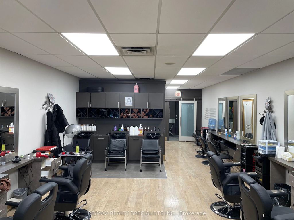 4 Mclaughlin Road S 12, Brampton