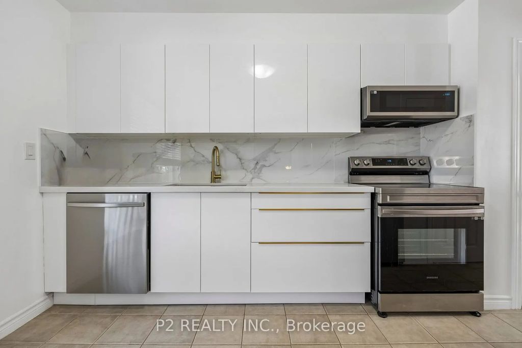 22-25 Gosford Blvd. Boulevard N, Toronto W05