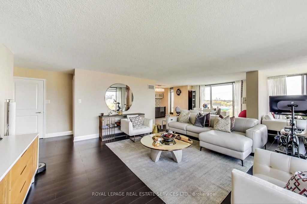 2045 Lake Shore Boulevard W 1110, Toronto W06
