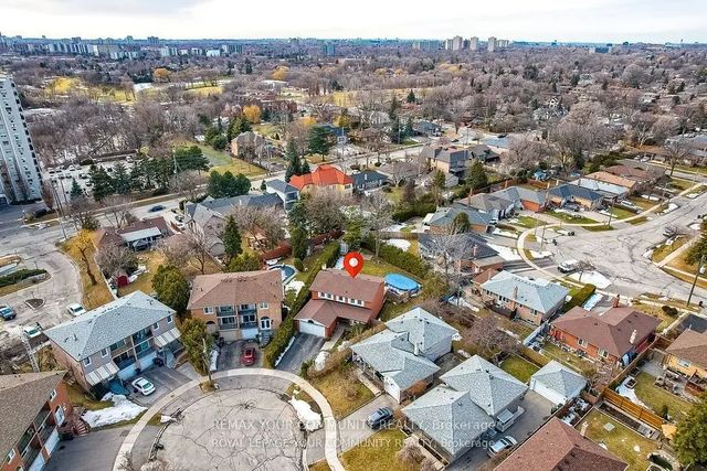 18 Terryellen Crescent, Toronto W08