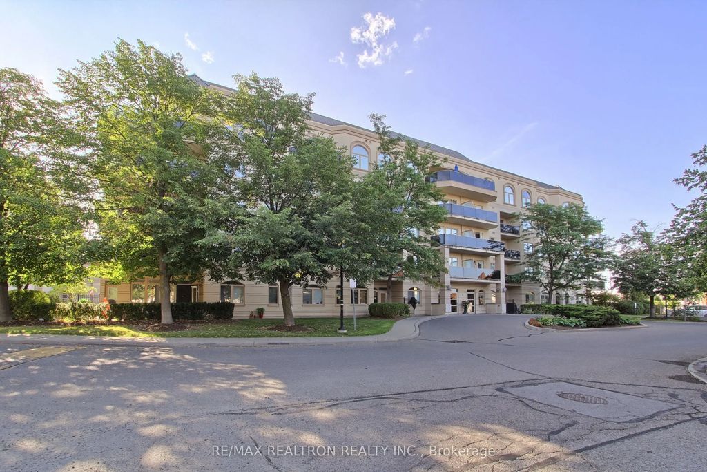 3 Dayspring Circle 207, Brampton