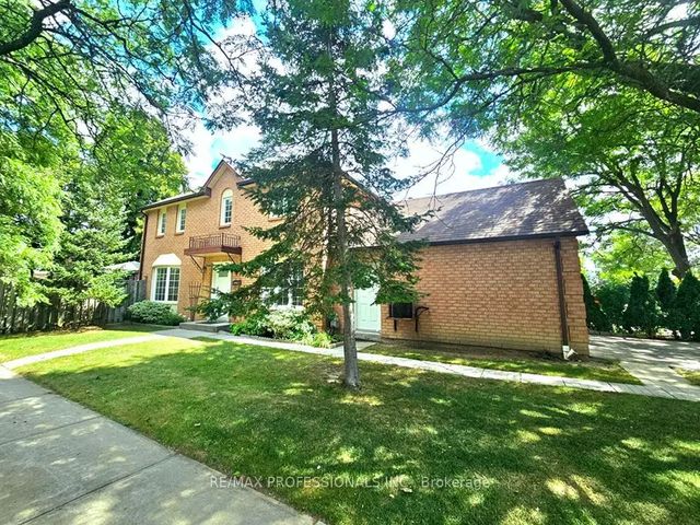 500 Silverthorne Crescent 1, Mississauga