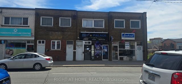 553 Rogers Road, Toronto W03