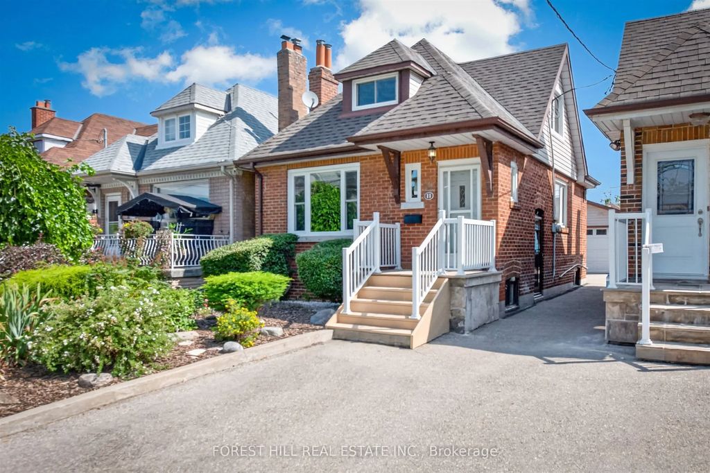 11 Yarrow Road, Toronto W03