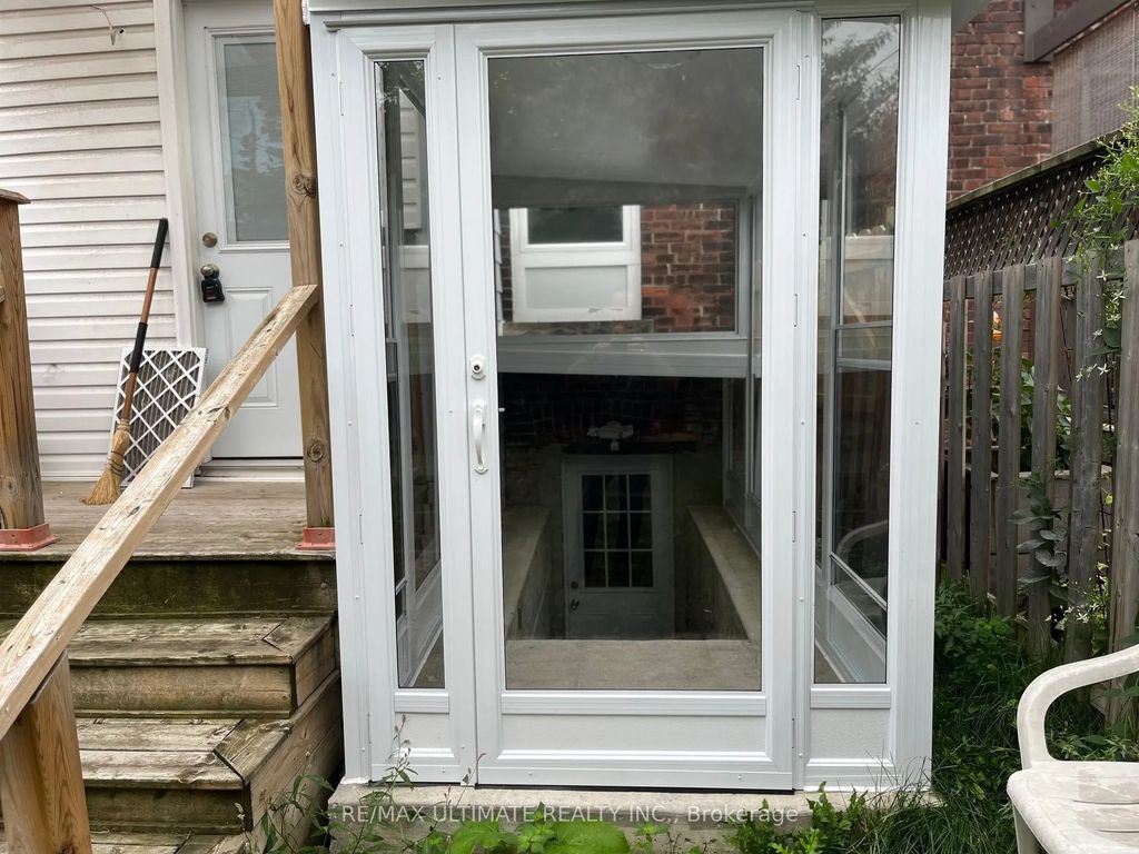 10 Hibernia Avenue Lower, Toronto W03