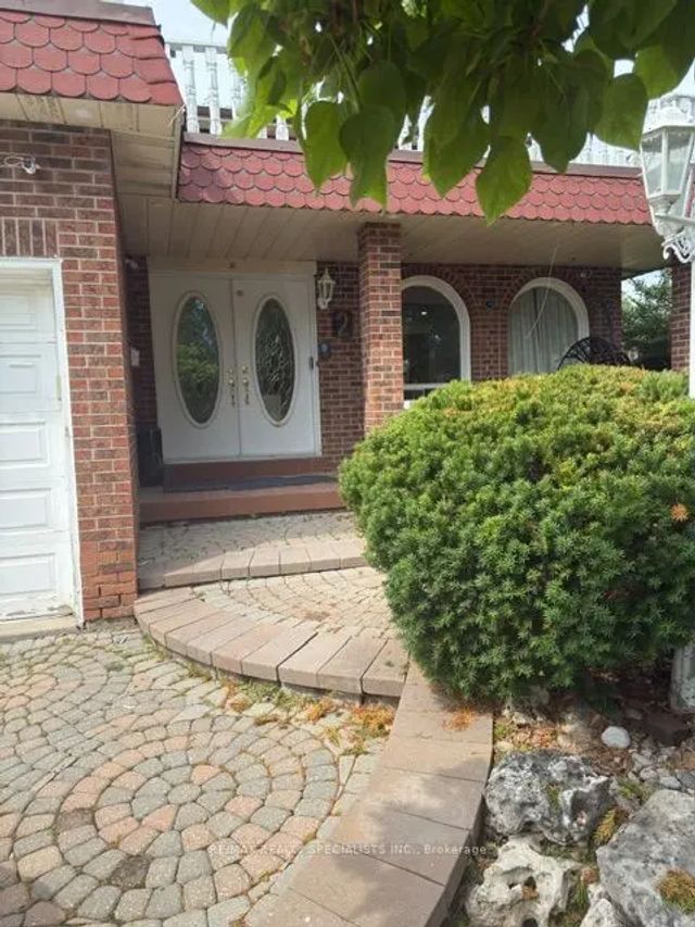 2 Pepperwood Place (main & Upper), Brampton