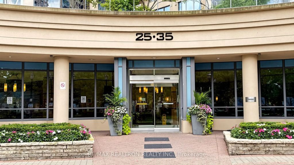 25 Viking Lane 1053, Toronto W08