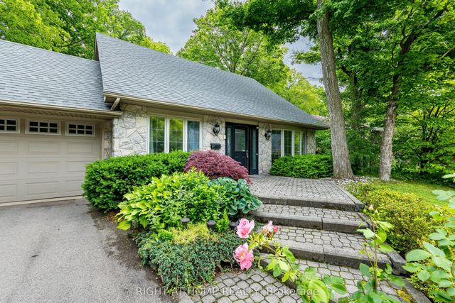 1941 Four Seasons Drive, Burlington