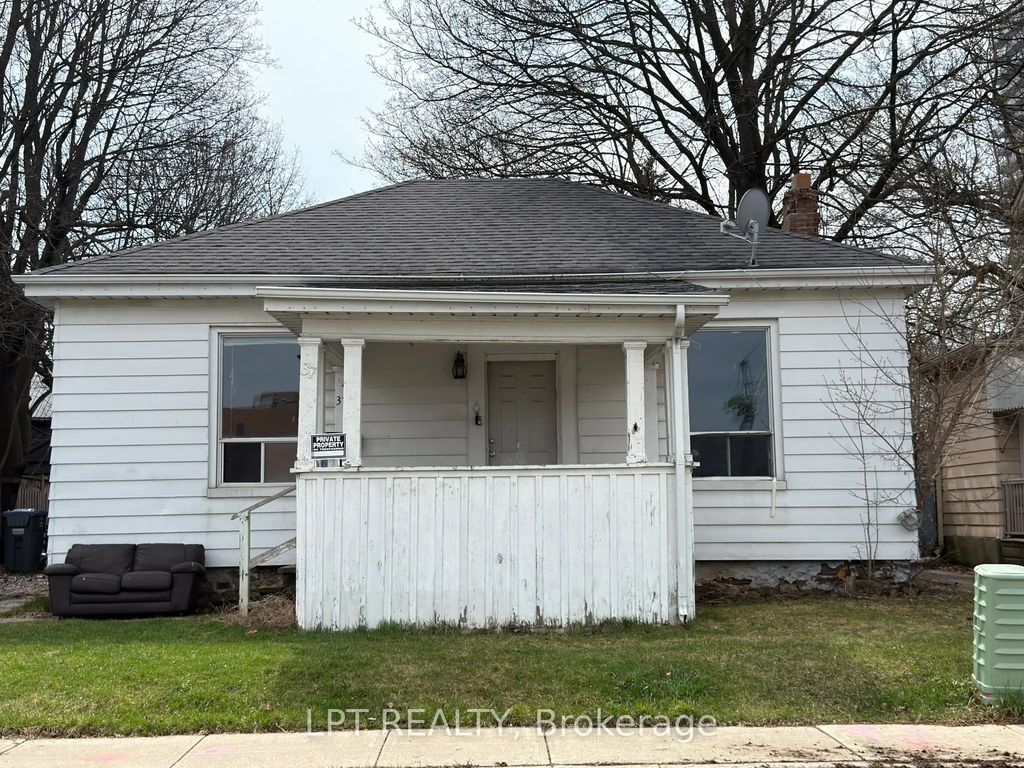 37 Elizabeth Street N, Brampton