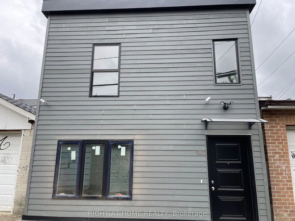 980 Ossington Avenue Laneway Suite, Toronto W02
