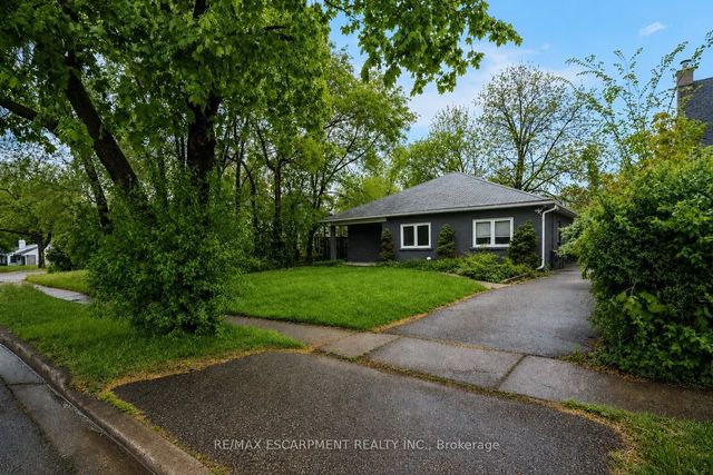 16 Woodward Avenue, Brampton