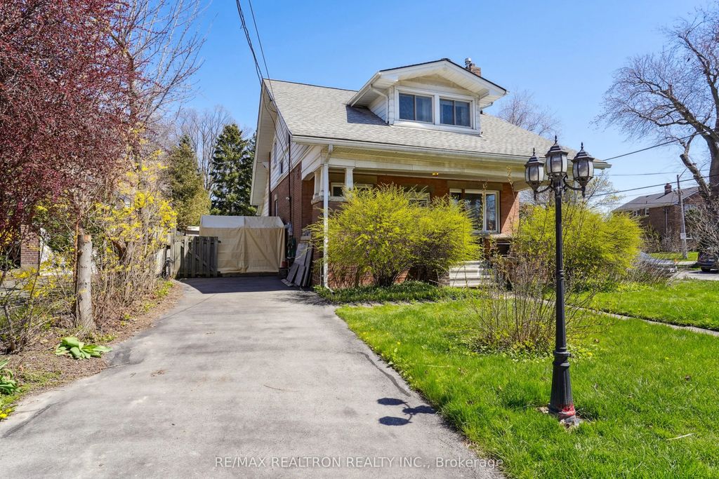 2585 Lake Shore Boulevard W Lower Level, Toronto W06