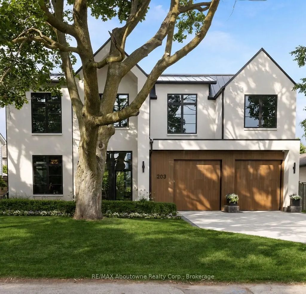 203 Weybourne Road, Oakville