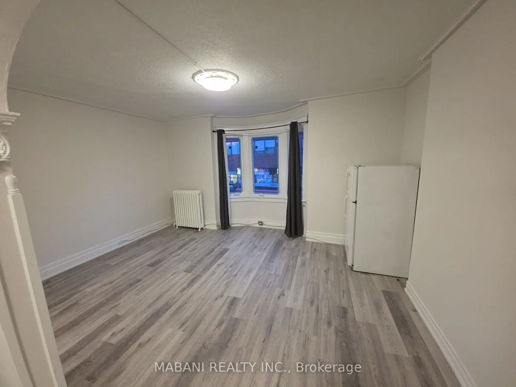 2239 Dundas Street W, Toronto W01