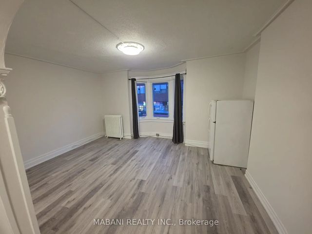 2239 Dundas Street W, Toronto W01