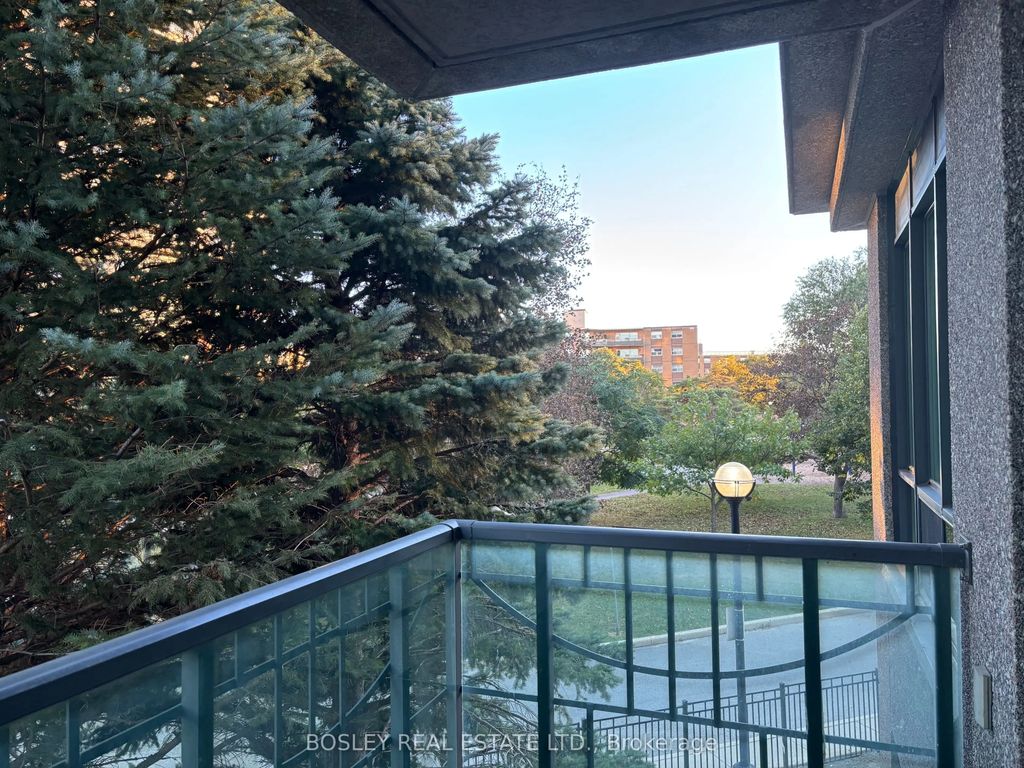 38 Fontenay Court 207, Toronto W08