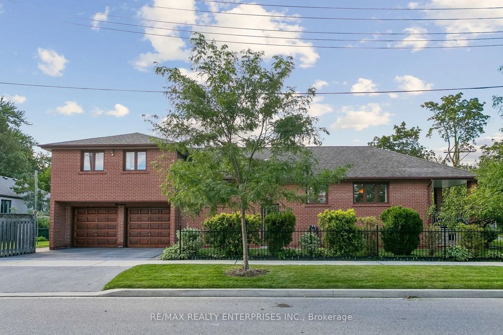 19 Coules Court, Toronto W06