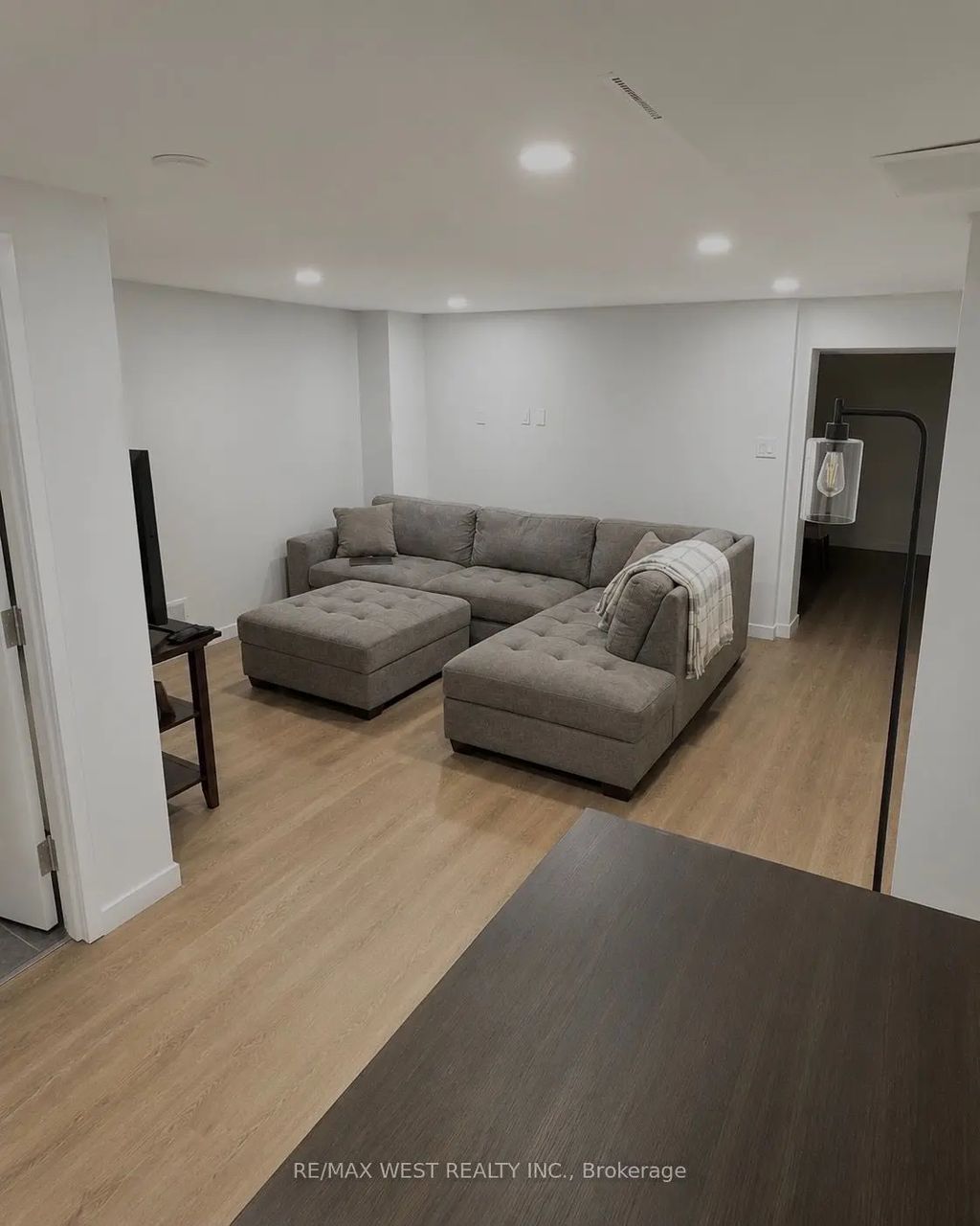 41 Westroyal Road Lower, Toronto W09