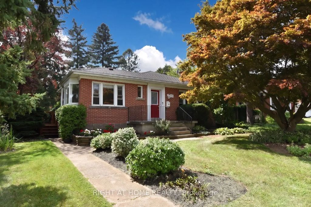 936 Boothman Avenue, Burlington
