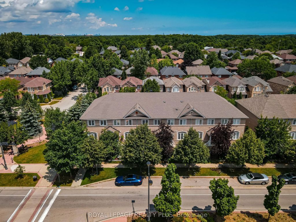 2333 Sutton Drive, Burlington