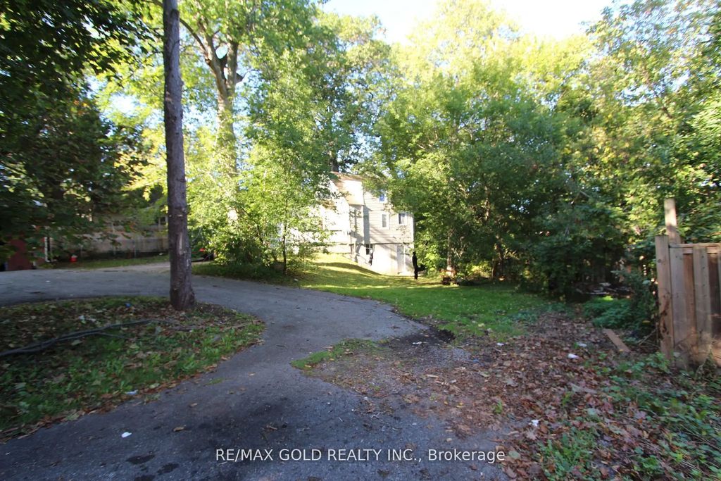 961 Lakeshore Road W, Mississauga