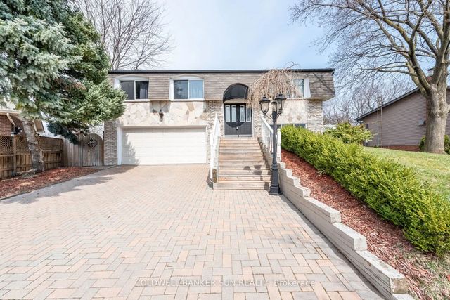 2483 Yarmouth Crescent, Oakville