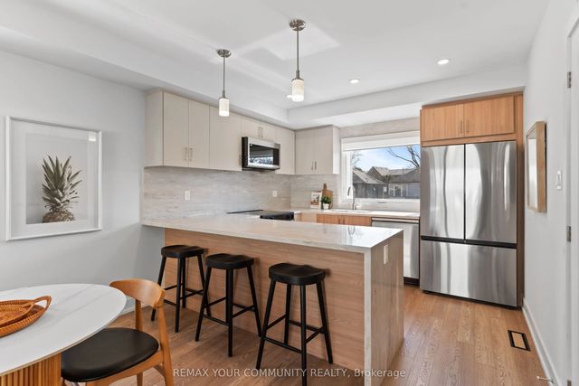 15 Acorn Avenue 1, Toronto W08
