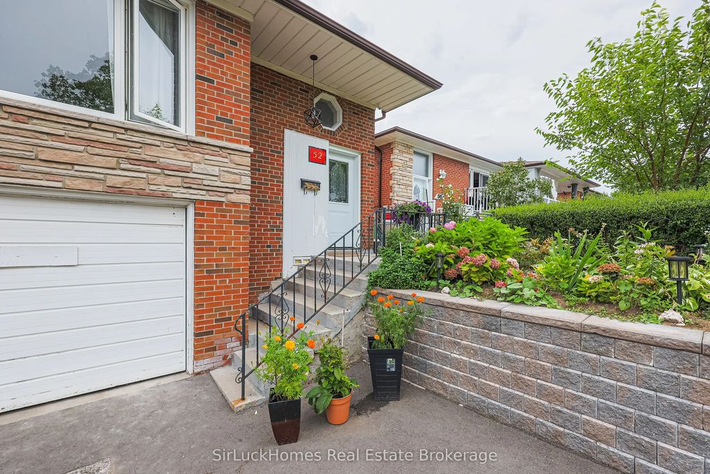 52 Dellbrook Crescent, Toronto W05