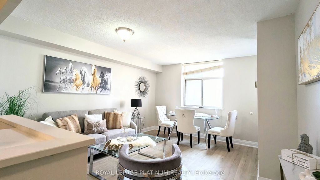 3559 Eglinton Avenue W 704, Toronto W04